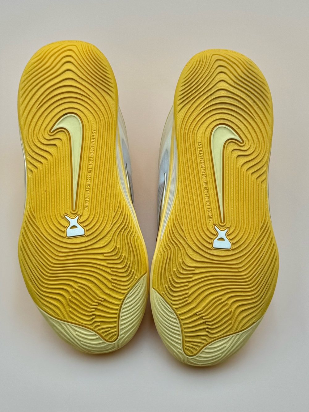Nike HF7001-700 Kids 4.5Y / Women’s 6 Yellow White Sneakers EU 36.5 Pre-Owned - Picture 7 of 9